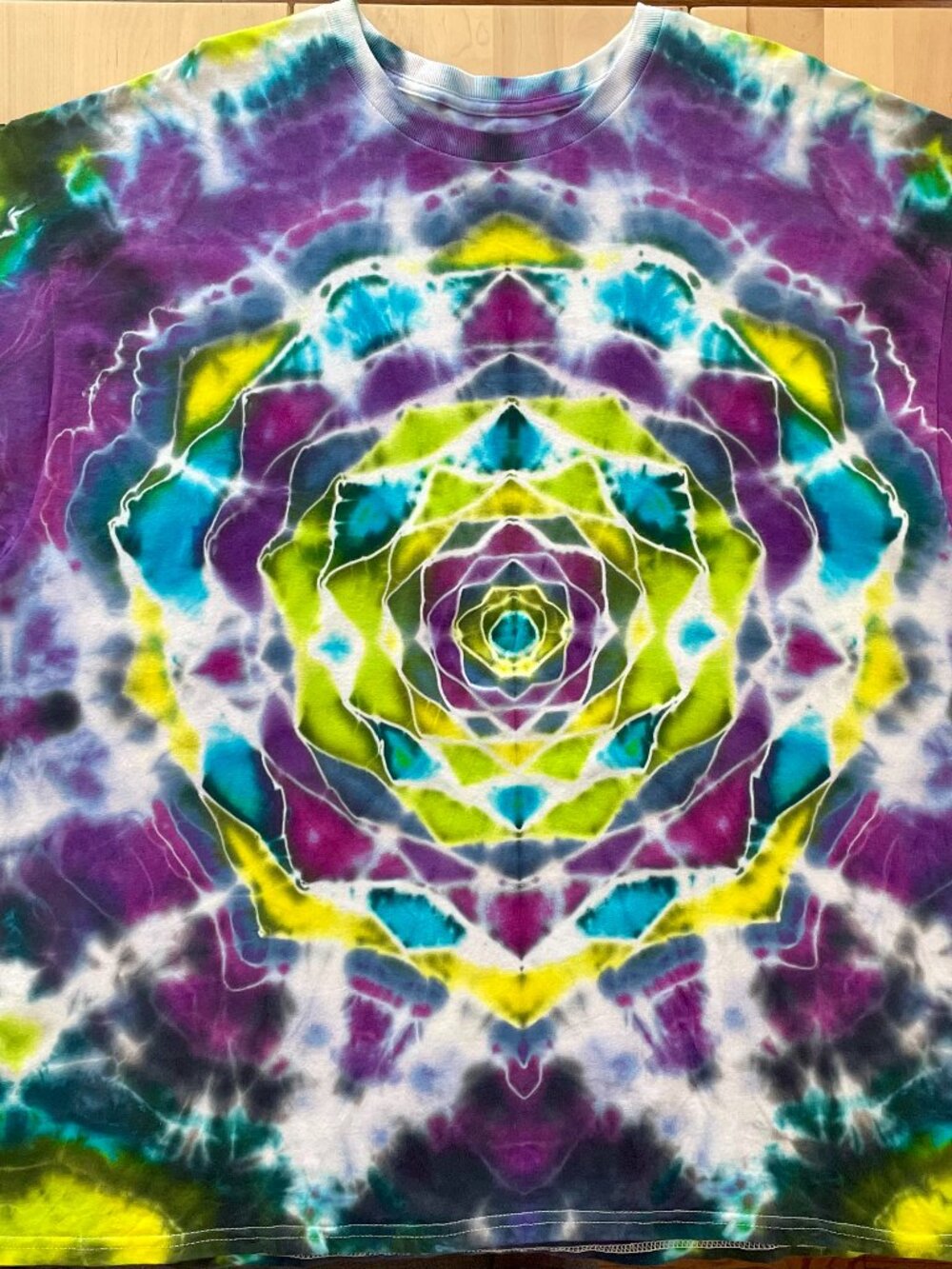 Gildan Unisex 8-Point Mandala Tie Dye T-Shirt size 2XL Blue Yellow Green Purple
